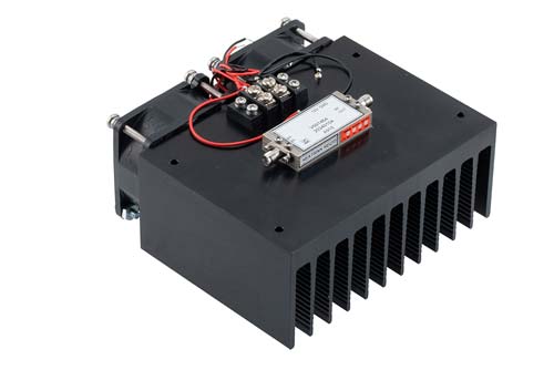 Medium Power Amplifier with Heatsink at 1 Watt P1dB Operating from 500 MHz to 4 GHz with SMA Fairview Microwave FMAM4053F